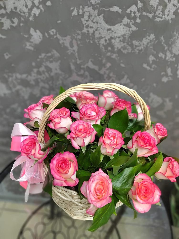 Цветочная композиция из Розы в корзине в Шестаково Воронежской области