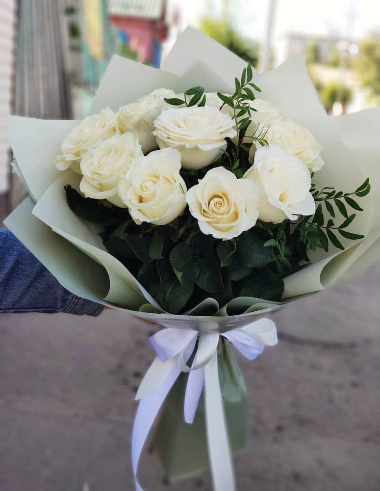 Букет Белые розы Проуд в Шестаково Воронежской области