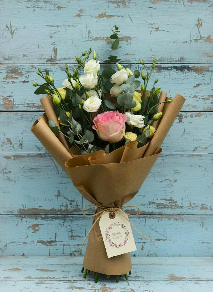 Букет цветов из: Розы и Лизиантусы в Шестаково Воронежской области