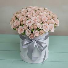 Цветочная композиция из Розы в шляпной коробке в Шестаково Воронежской области