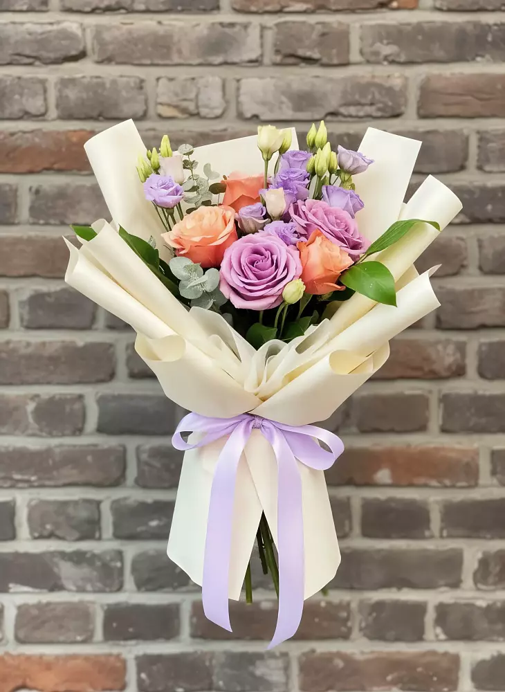 Букет цветов из: Лизиантусы и Розы в Шестаково Воронежской области