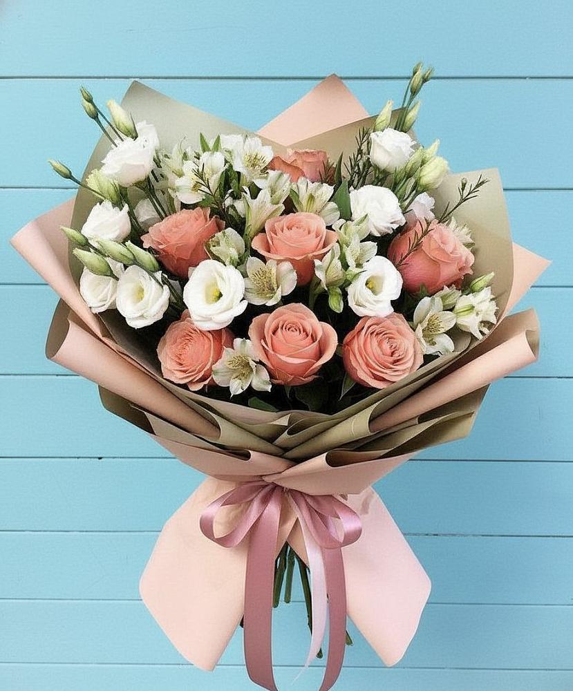 Букет цветов из: Розы, Альстромерии и Лизиантусы в Шестаково Воронежской области