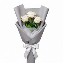 Букет 3 белые розы в Шестаково Воронежской области