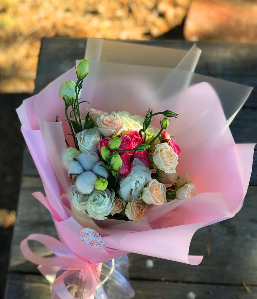 Букет цветов из: Розы и Лизиантусы в Шестаково Воронежской области