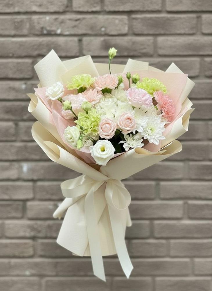 Букет цветов из: Гвоздики, Розы, Лизиантусы и Хризантемы в Шестаково Воронежской области