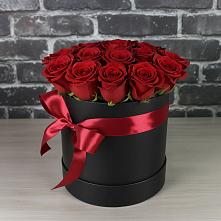 Цветочная композиция из Розы в шляпной коробке в Шестаково Воронежской области