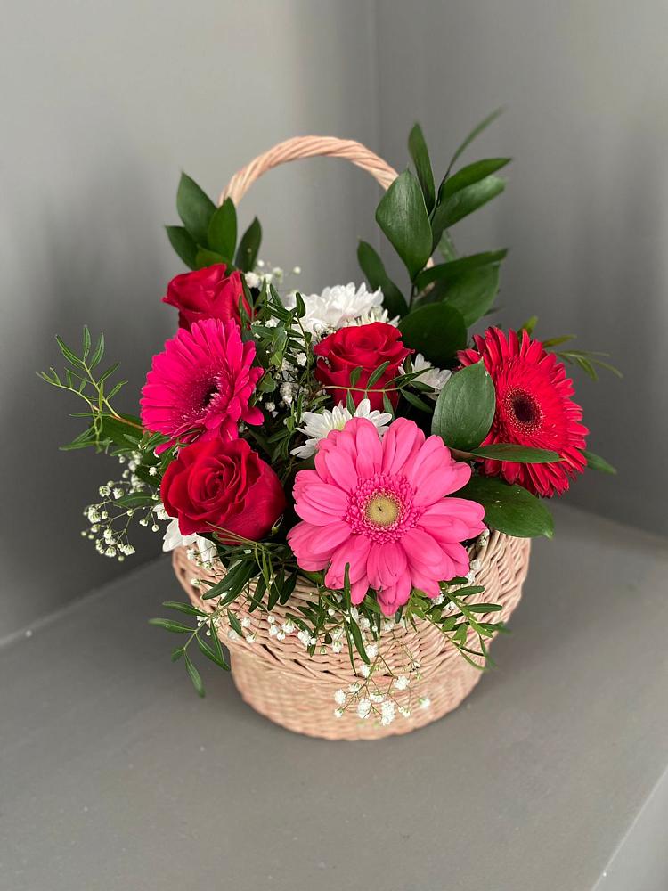 Цветочная композиция из Розы, Хризантемы и Герберы в корзине в Шестаково Воронежской области