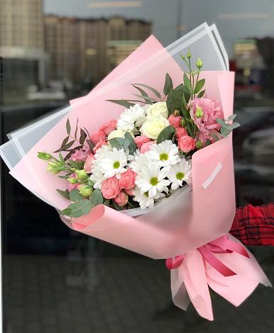 Букет цветов из: Розы, Лизиантусы и Хризантемы в Шестаково Воронежской области
