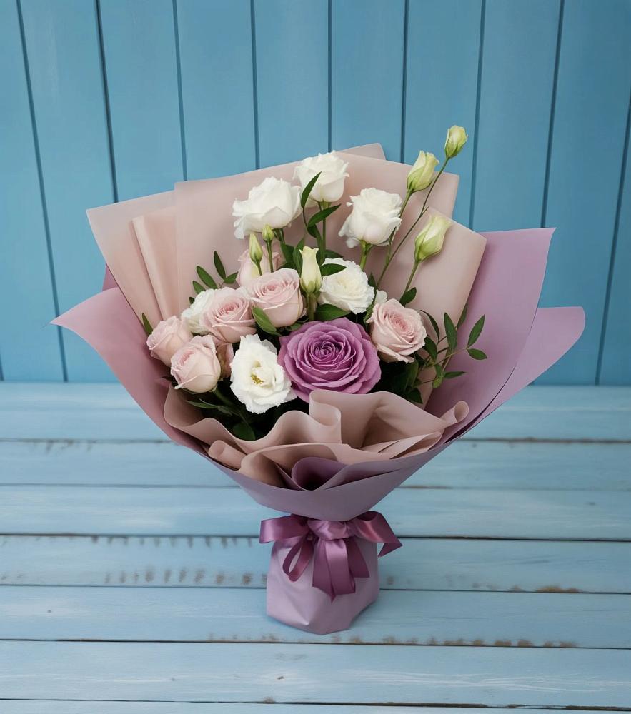 Букет цветов из: Розы и Лизиантусы в Шестаково Воронежской области